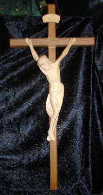 Holzkreuz mit Korpus